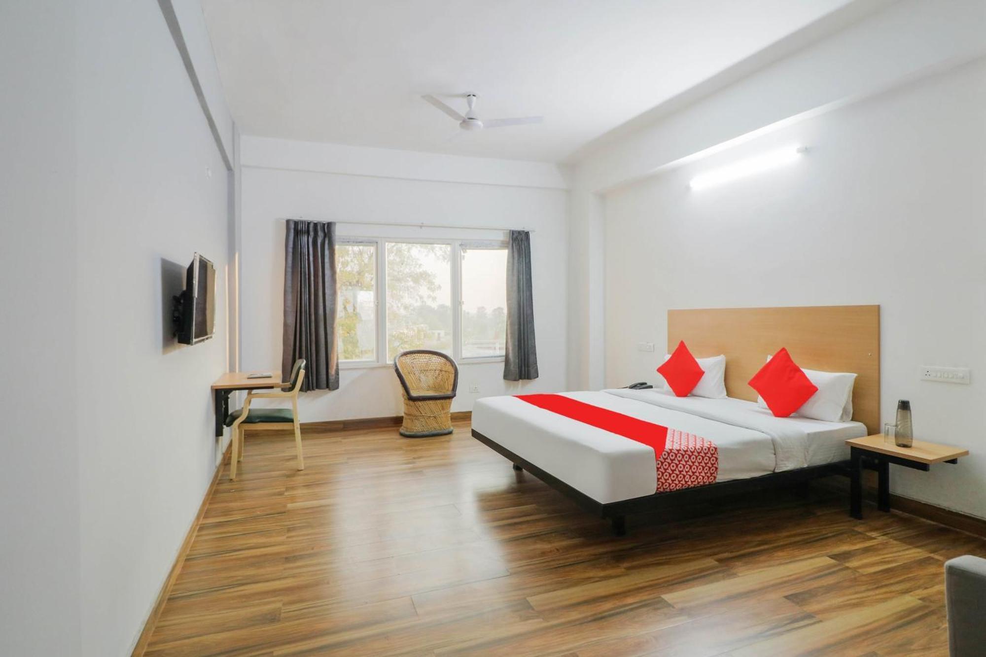 Townhall Bhiwadi Екстер'єр фото