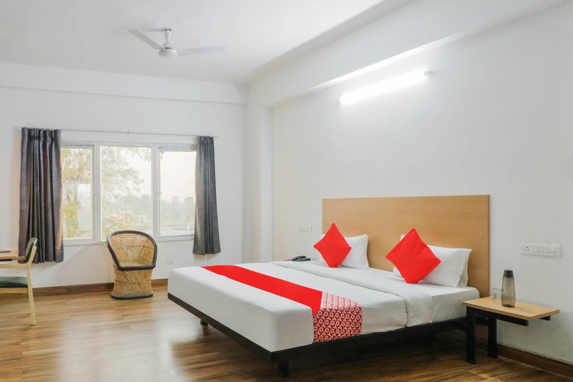 Townhall Bhiwadi Екстер'єр фото