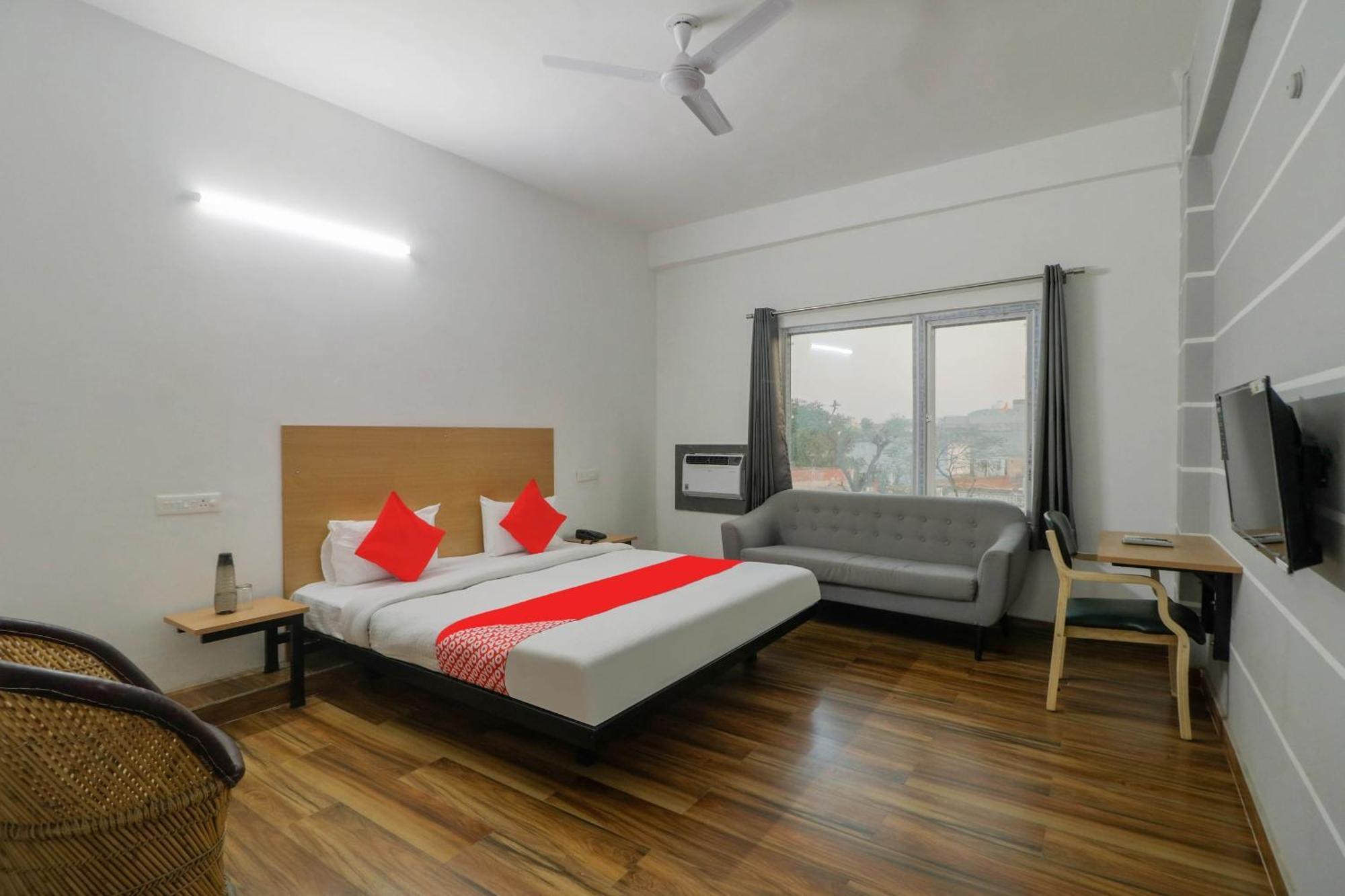 Townhall Bhiwadi Екстер'єр фото